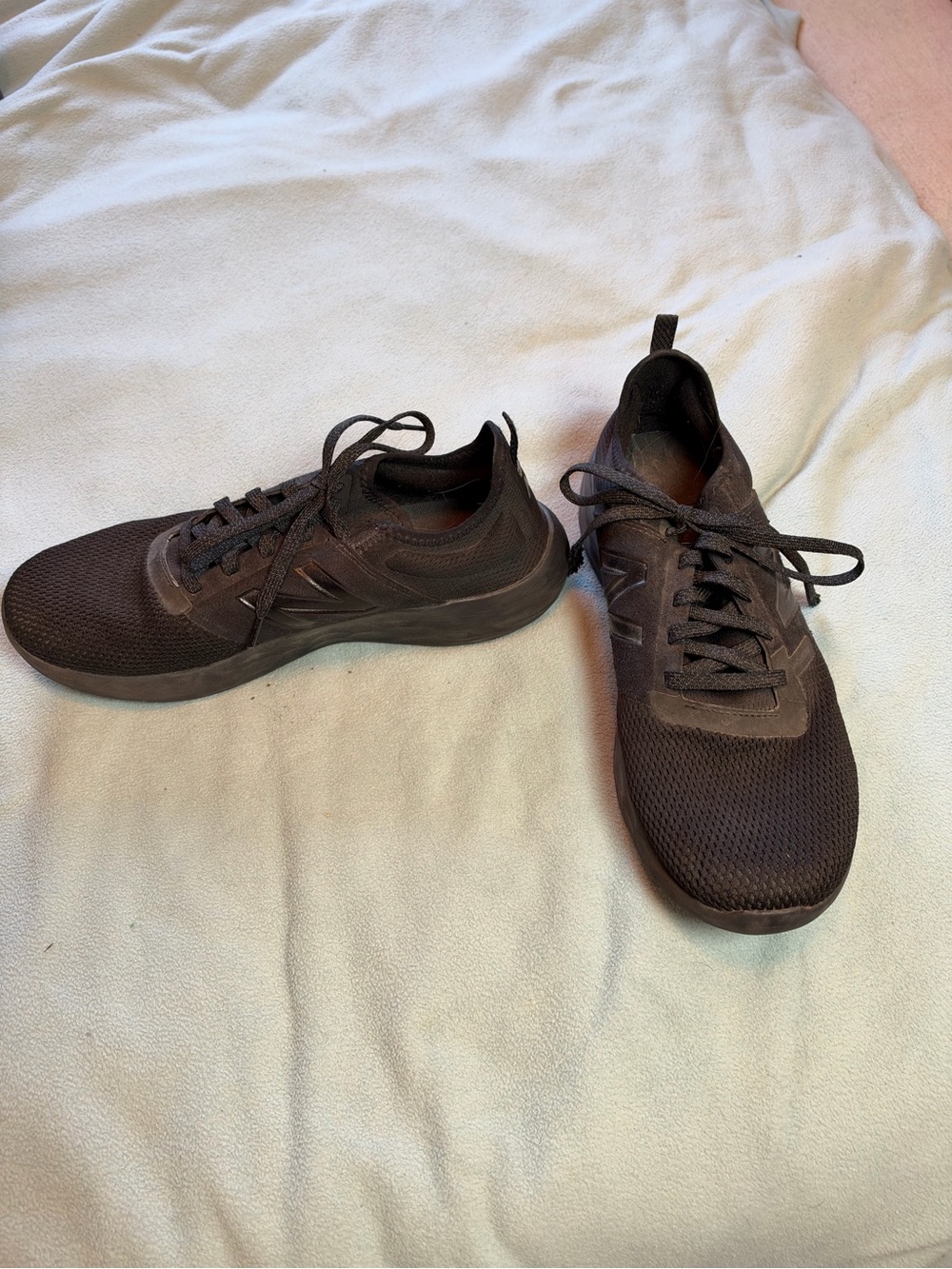 New Balance Men's Black Low-Profile Athletic Sneakers